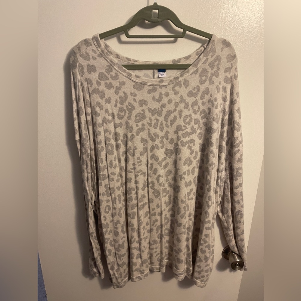 Old navy light weight long sleeve sweater